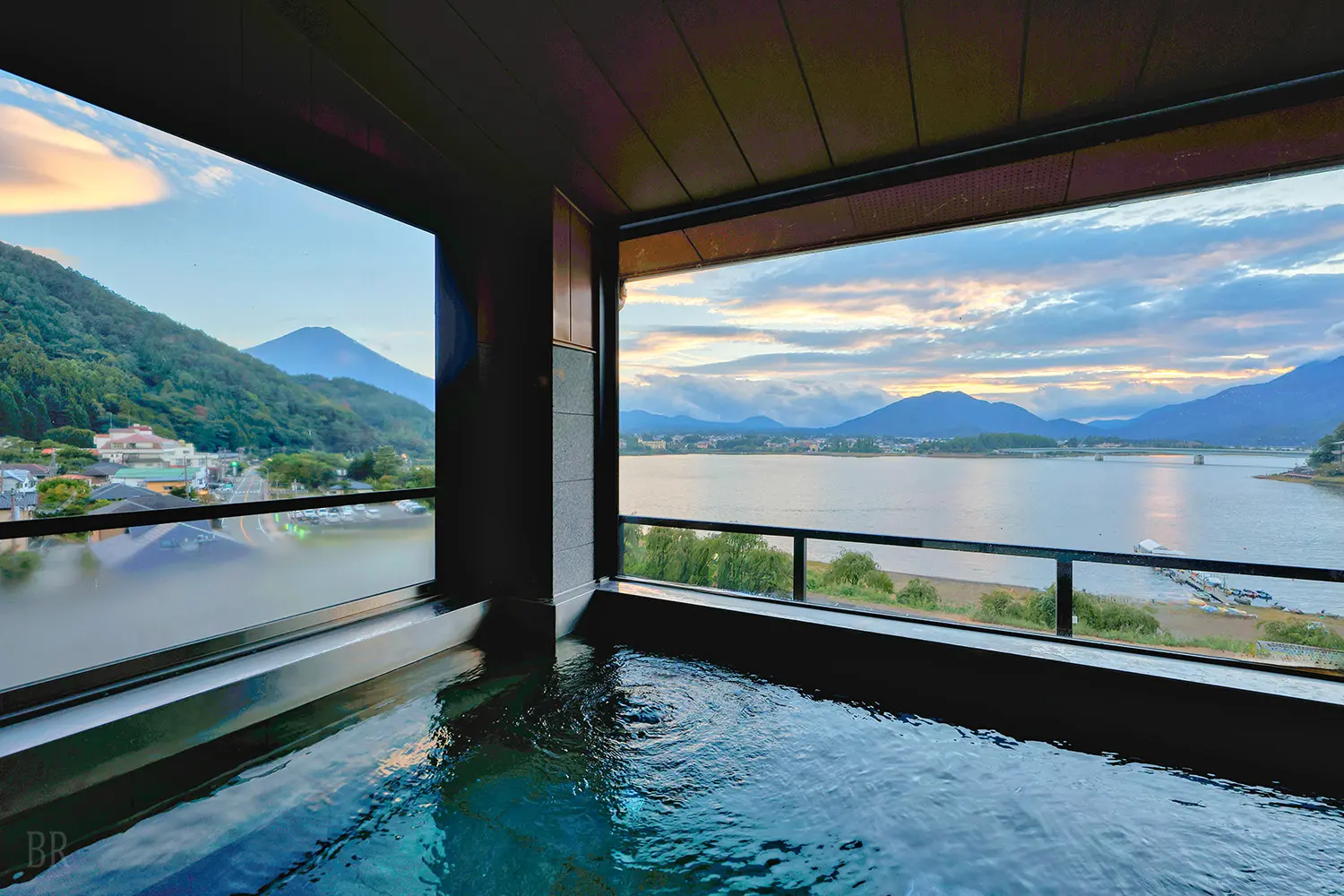 Lake and Fuji view from Asafuji onsen